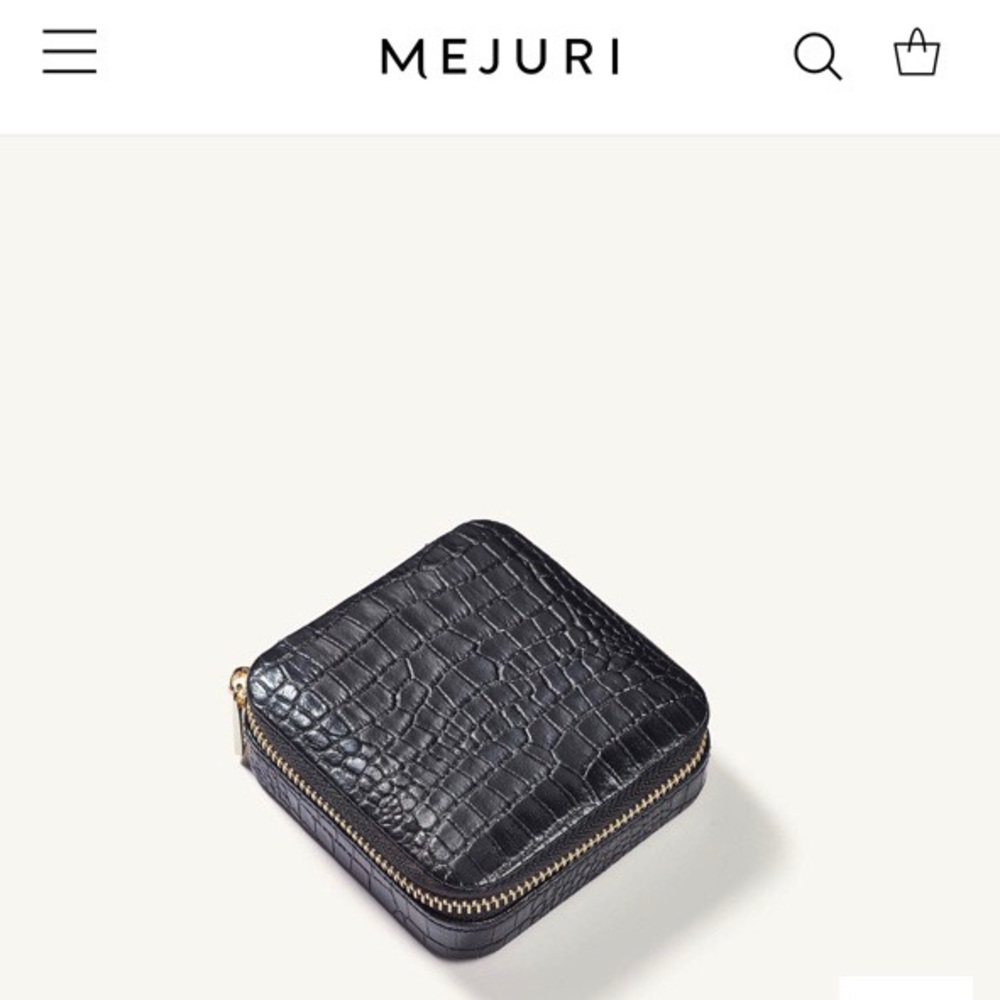 Mejuri jewelry case